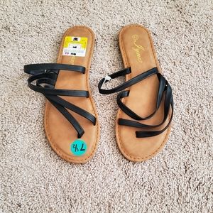 JYNX BLACK STRAPPY SLIPPERS..SIZE 7.5
